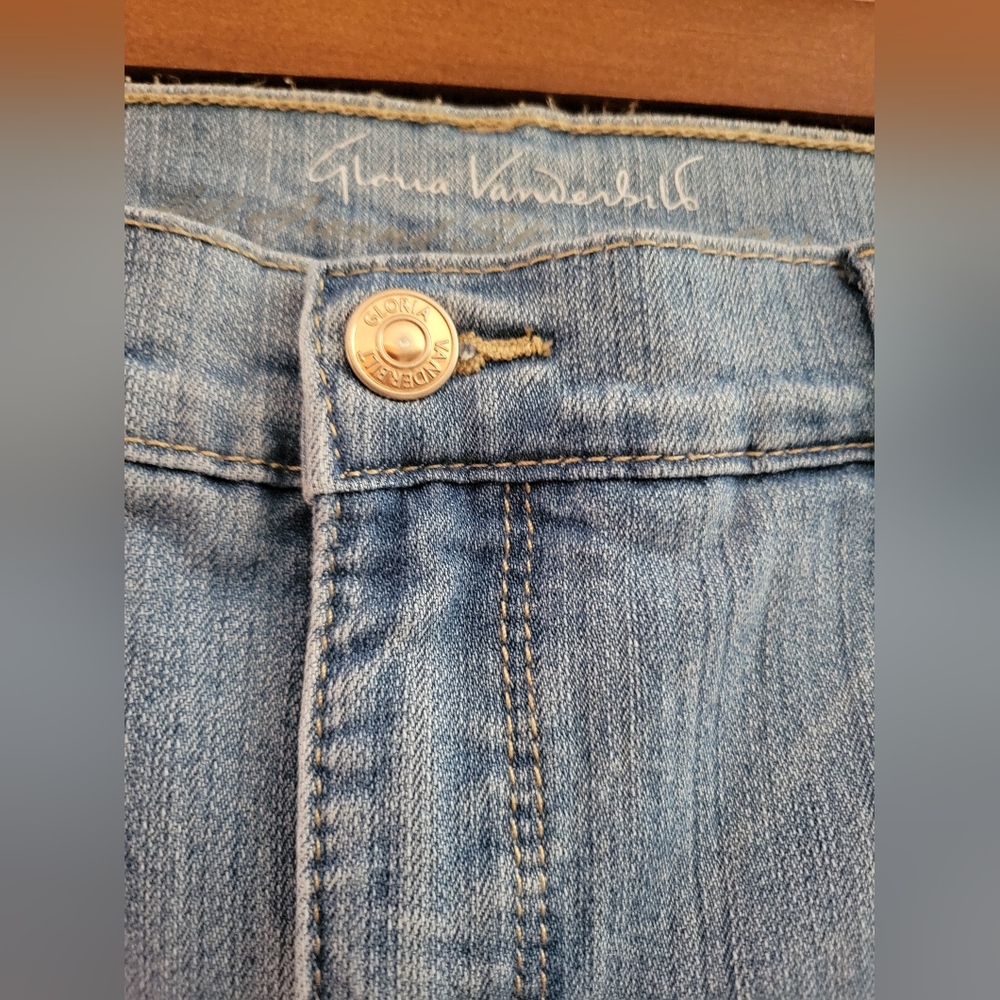 Gloria Vanderbilt Womens 2015 Amanda Style Light Denim Jeans. Size 10 Short - Picture 5 of 12